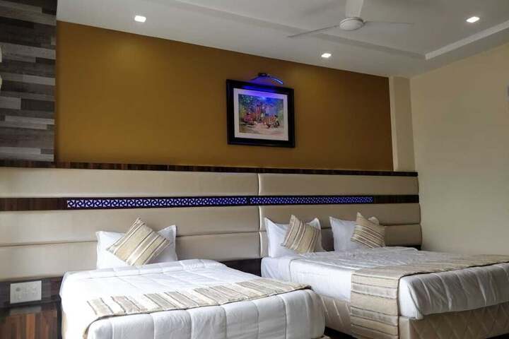Room 10 of 34