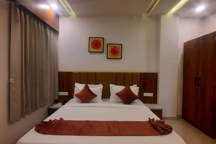 Room 10 of 26