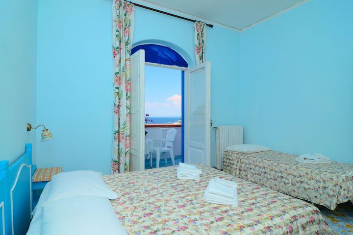 Room 9 of 48