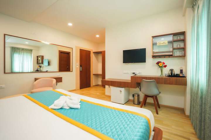 Room 13 of 30