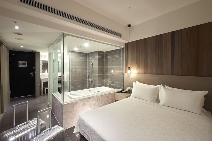 Room 10 of 120
