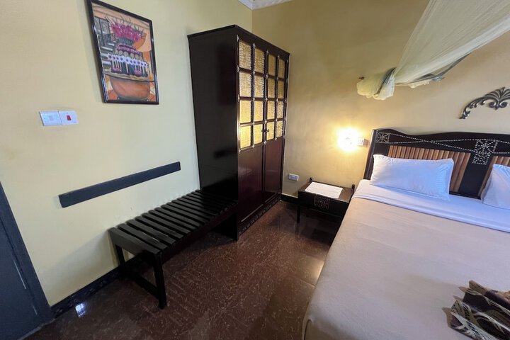Room 5 of 40