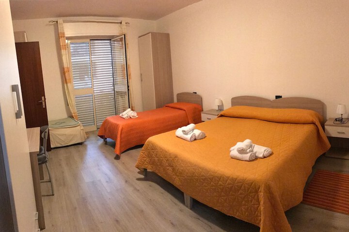 Room 3 of 37
