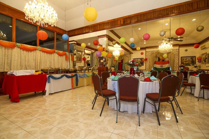 Ballroom/Hall 117 of 162
