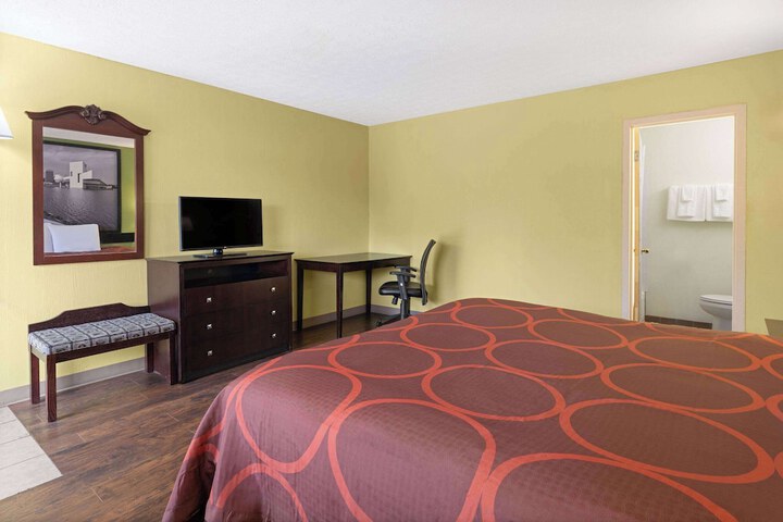 1 King Bed (9 of 16)