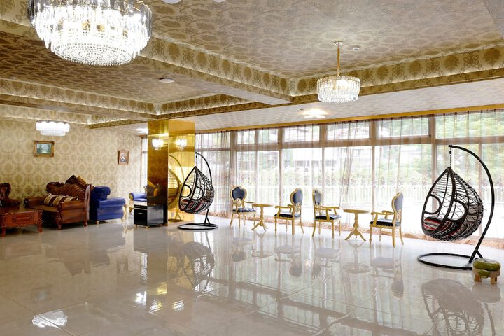 Hotel 2 of 185