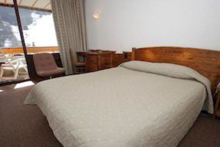 Room 14 of 38