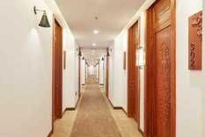Ballroom/Hall 20 of 36