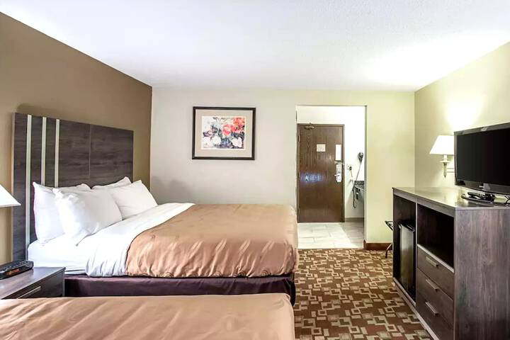 Superior 2 Queen Beds (2 of 3)