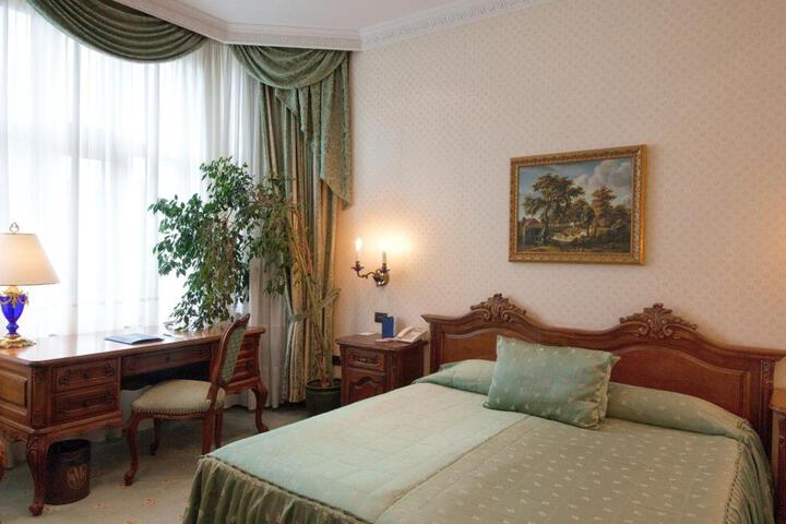 Room 21 of 104