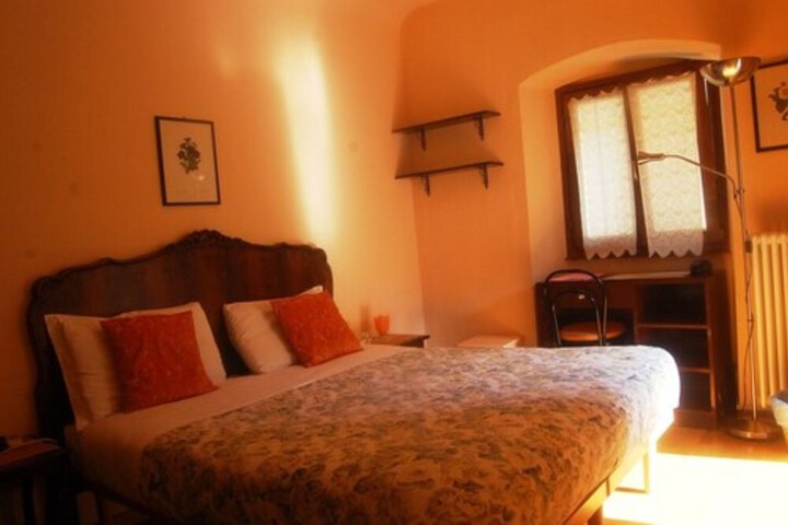 Room 6 of 23