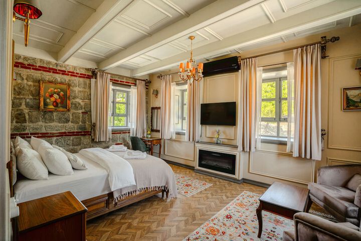 Room 98 of 154