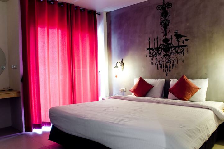 Room 10 of 42