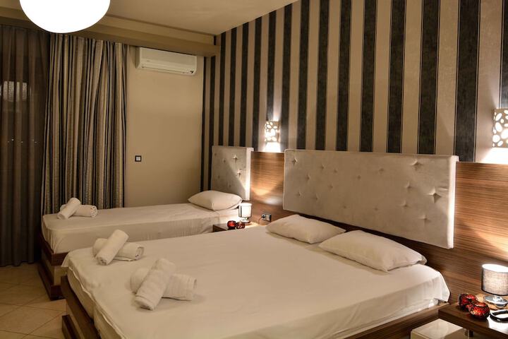 Room 16 of 37