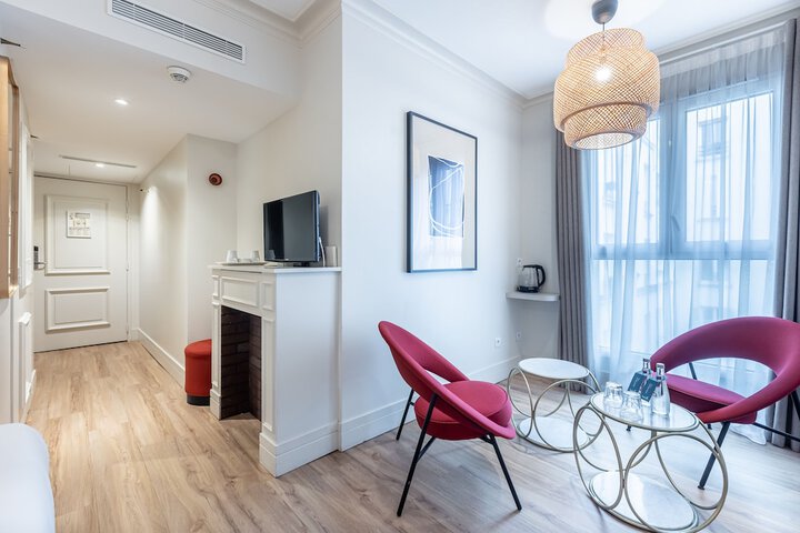 Room 9 of 30