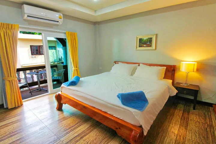 JOMTIEN BEACH POOL HOUSE