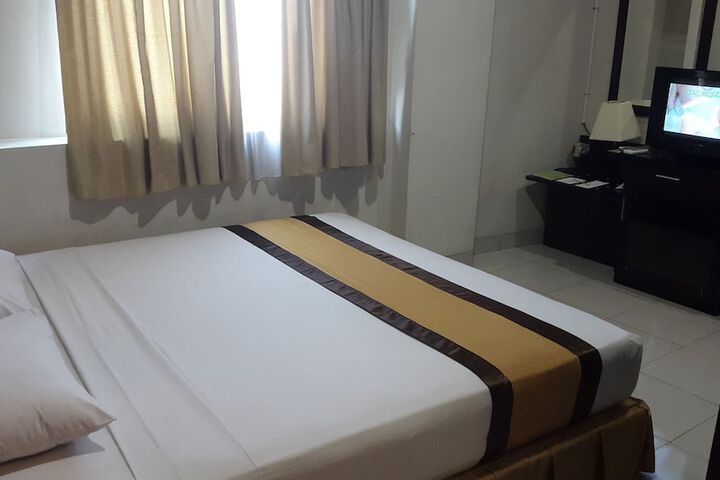 Room 3 of 8