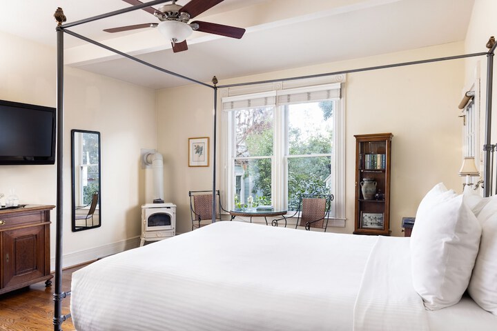 Room 10 of 50