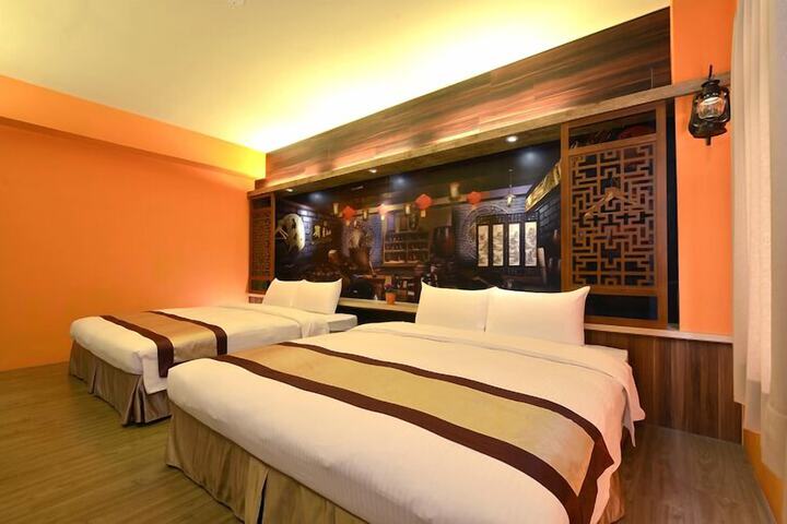 Room 5 of 8