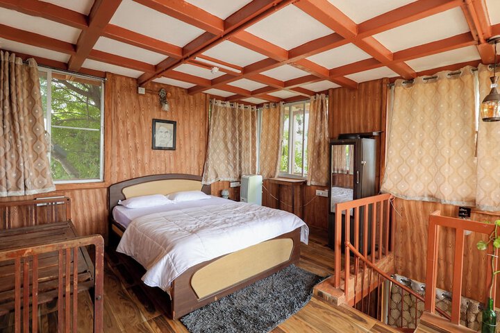 Room 2 of 7