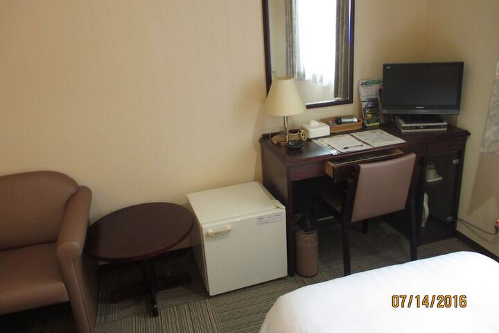 Room 8 of 33