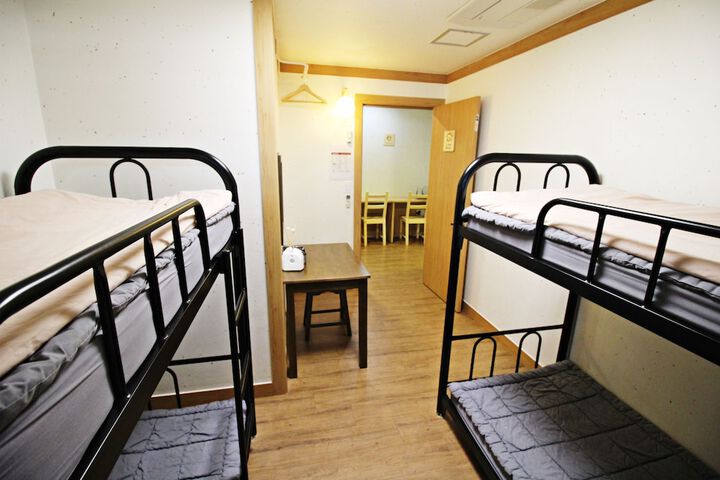 Room 26 of 90
