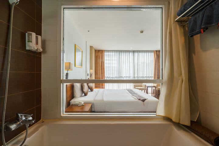 Room 43 of 60
