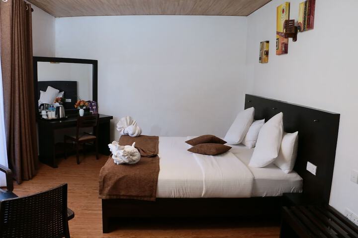 Room 5 of 34