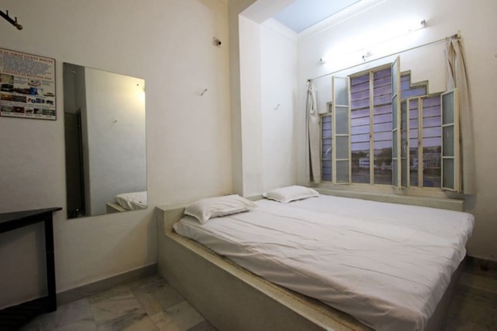 Room 3 of 12