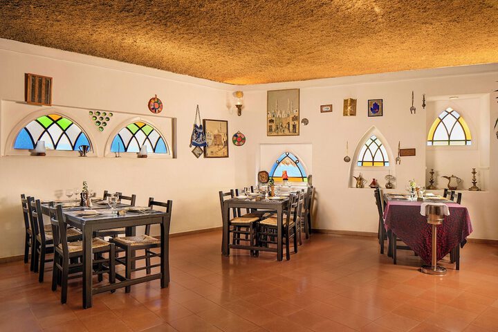 Dining 53 of 90
