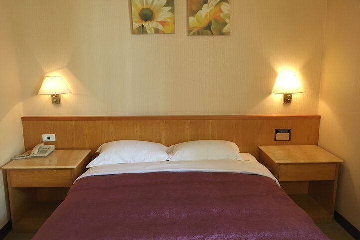 Room 5 of 32