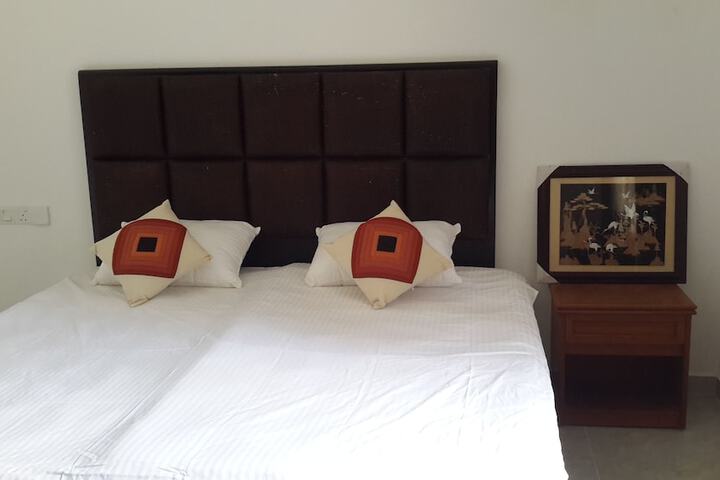 Room 10 of 17