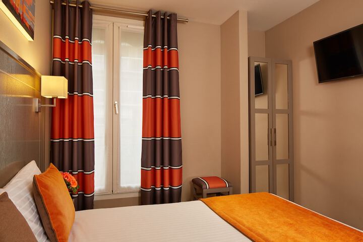 Room 9 of 42