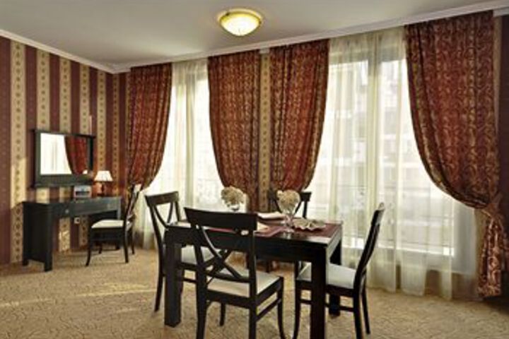 Room 25 of 48