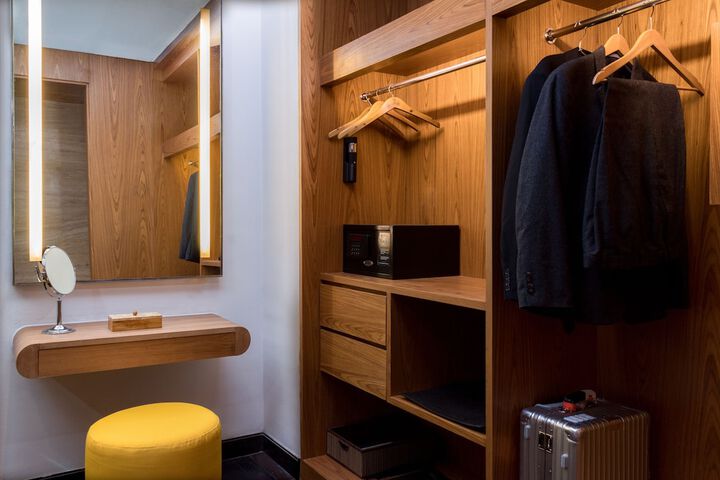 Room 10 of 50