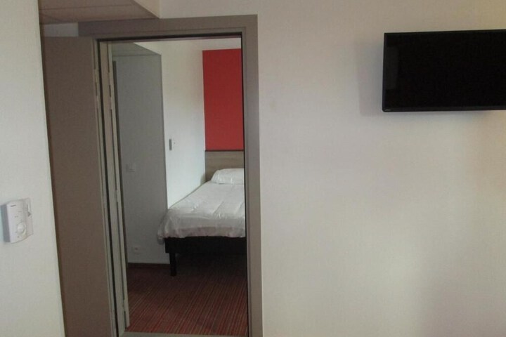 Room 15 of 53