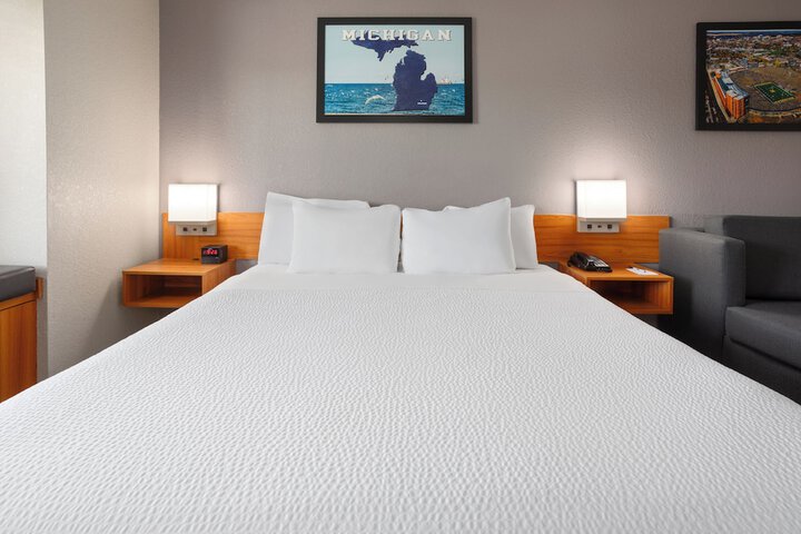 1 Queen Bed Studio Suite (10 of 10)