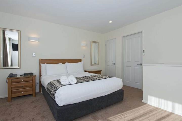 Room 32 of 82
