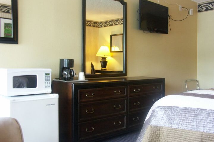 Room 9 of 26