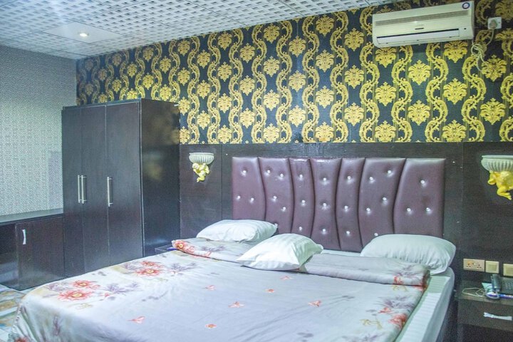 Room 28 of 48