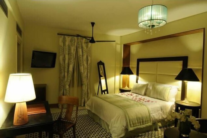 Room 10 of 30
