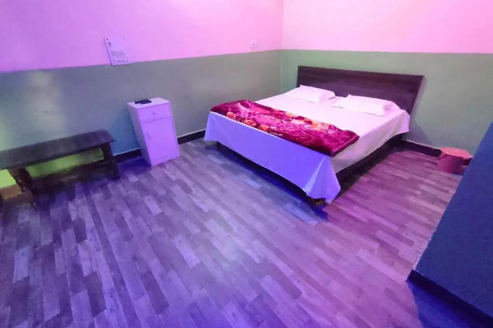 Oyo Bhati Hotel