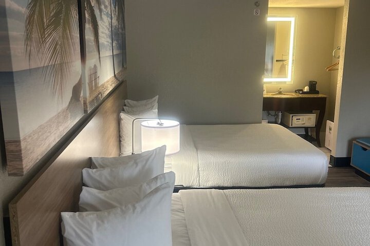 2 Queen Beds (5 of 18)