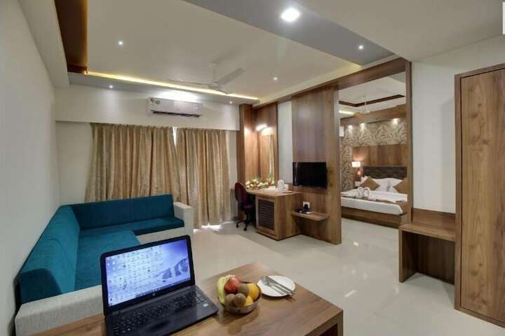 Room 4 of 6