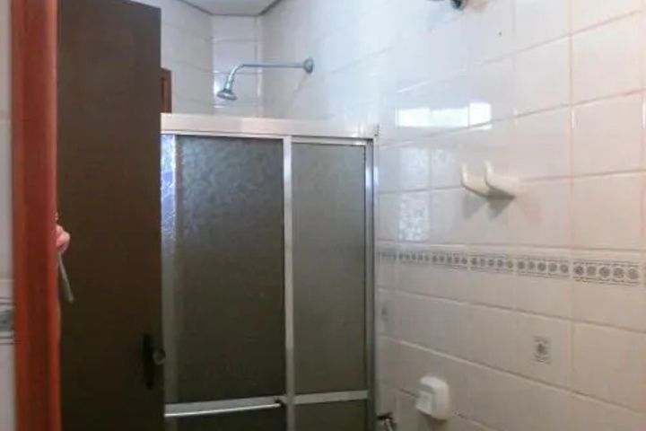 Room 6 of 13