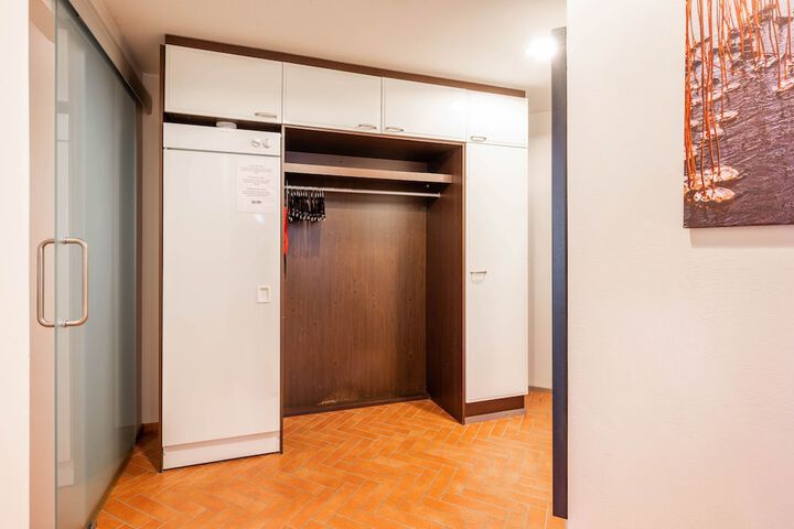 Room 46 of 157