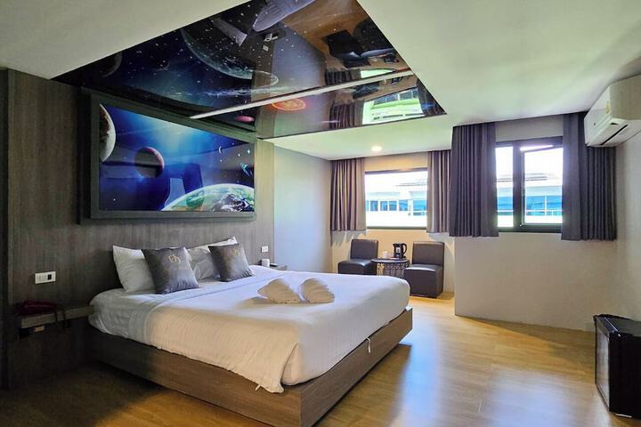Room 6 of 49