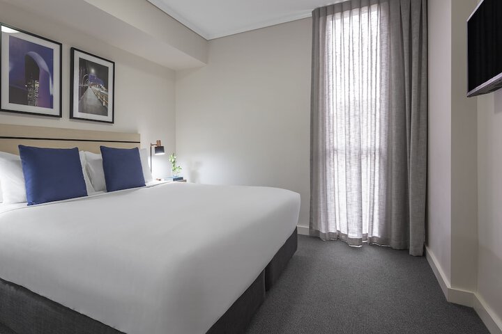 Room 6 of 84