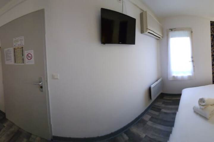 Room 21 of 43