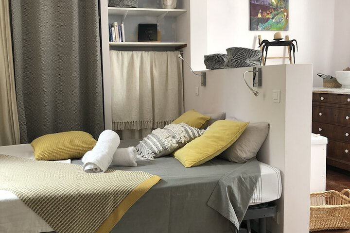 Room 2 of 40